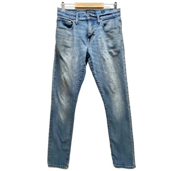 Lucky Brand Jeans 110 Slim Men's 30x32 Blue Light Wash Distressed Stretch Denim - Picture 1 of 16